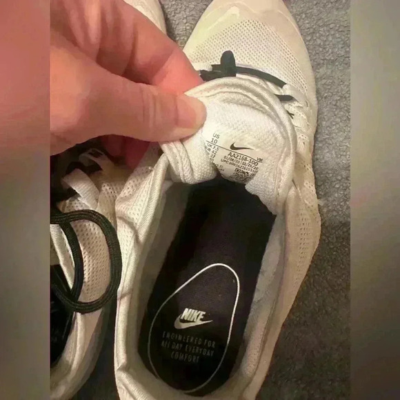 Nike Air Max Axis Sneakers white Black Lace Up Comfort Mesh Running Shoes - Picture 7 of 7